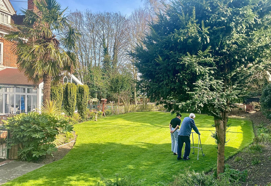 best-care-home-in-essex-care-home-garden-area