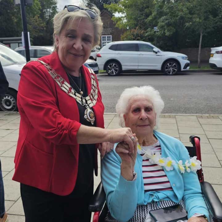Old Shenfield Place Walks Together For Alzheimers Society